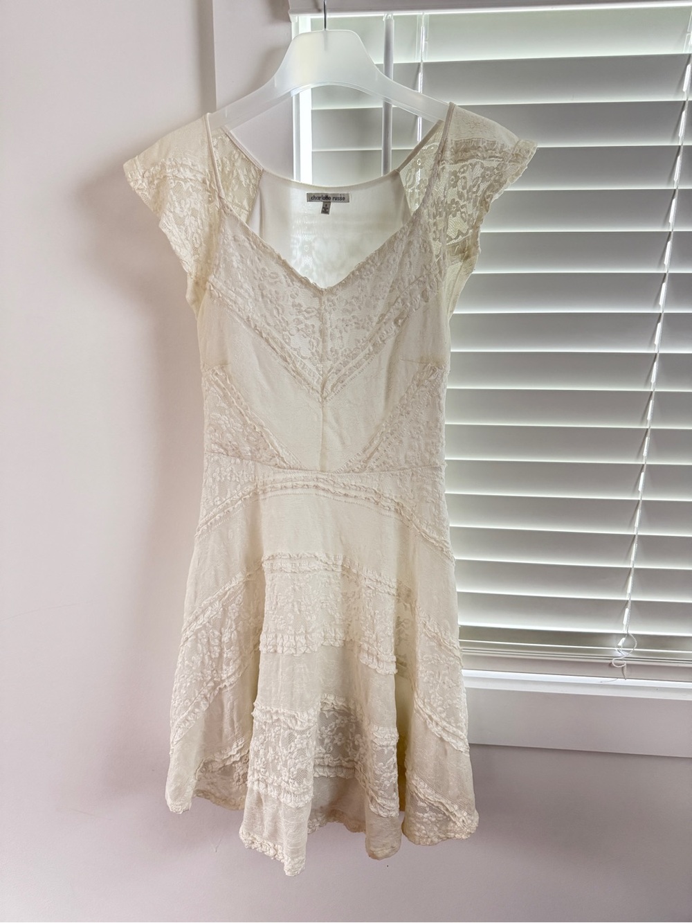 Charlotte Russe Cream Lace Cap Sleeve Mini Dress size Small